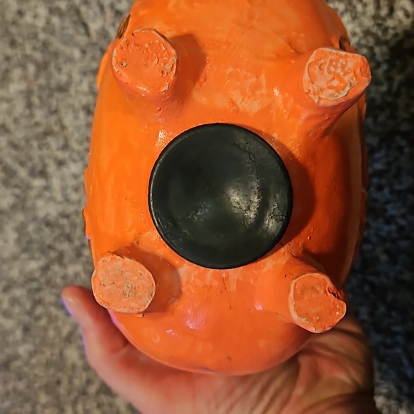 Vintage pink piggy bank. Pink with blue flowers on it - Picture 7 of 8